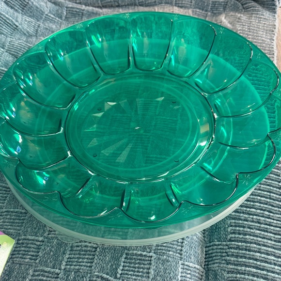 Easter Bunny Tablecloth, Easter Paper Plates and Fun Easter Items New - Picture 10 of 11